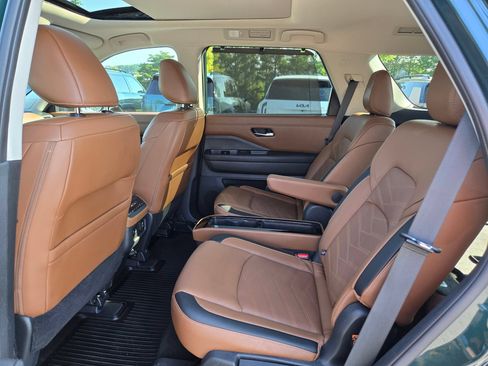 Used 2024 Nissan Pathfinder Platinum FWD image 37