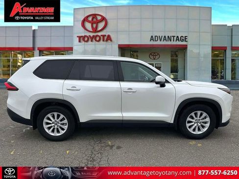 Used 2024 Toyota Grand Highlander AWD image 5