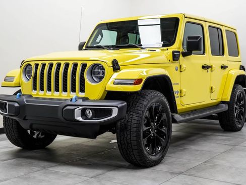 Used 2022 Jeep Wrangler Unlimited Sahara w/ Cold Weather Group AWD/4WD image 7