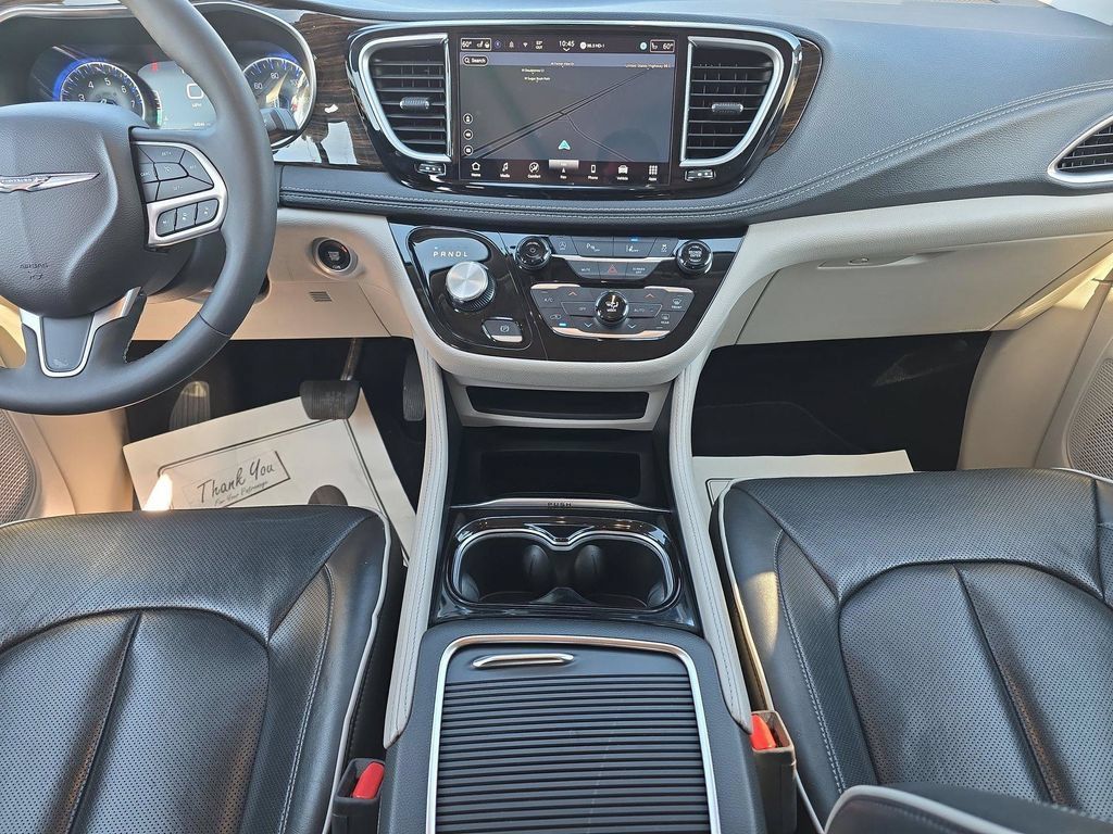 Used 2024 Chrysler Pacifica Limited FWD image 20