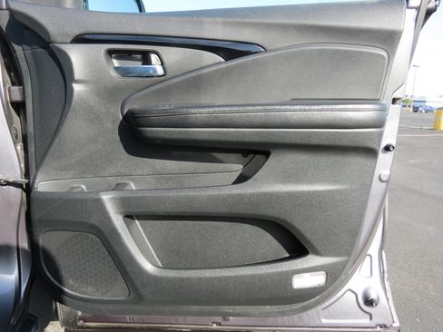 Used 2016 Honda Pilot Touring image 35