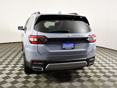 Used 2025 Honda Pilot Touring image 7