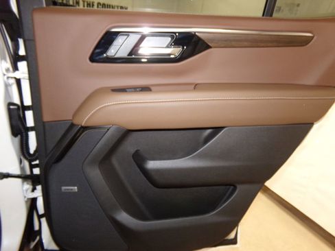 New 2025 Chevrolet Tahoe High Country image 9