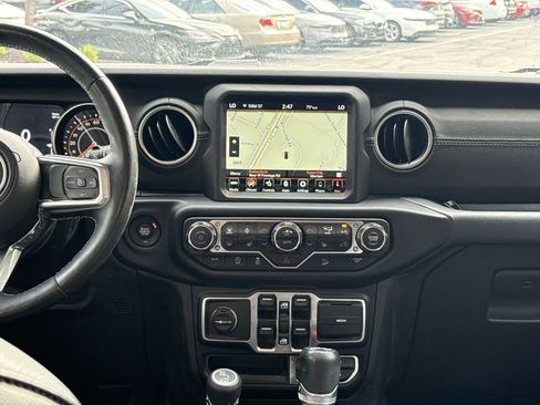 Used 2020 Jeep Wrangler Unlimited Sahara AWD/4WD image 27