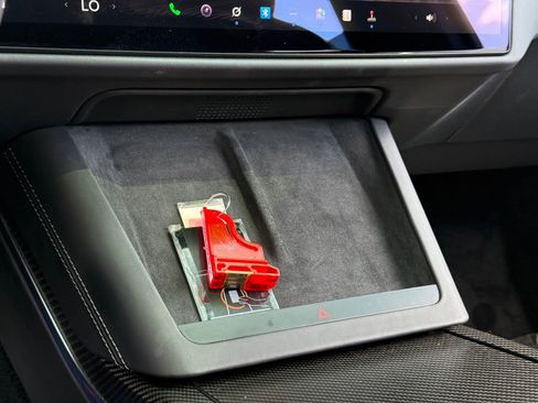 Used 2022 Tesla Model X Plaid image 23