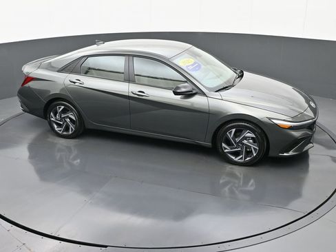 Certified 2025 Hyundai Elantra Sport image 28