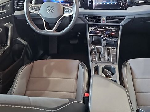 Used 2025 Volkswagen Jetta SE image 24