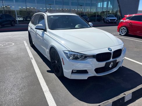 Used 2019 BMW 330i xDrive Wagon AWD/4WD image 3