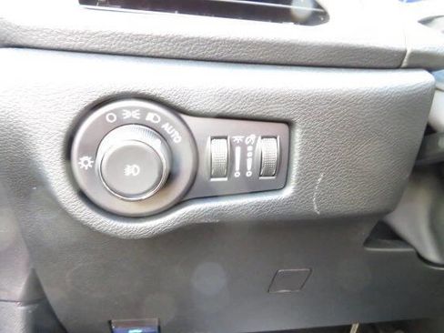 New 2026 Chrysler Pacifica Select image 21