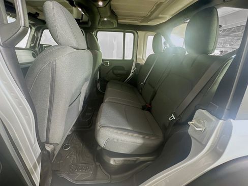 Used 2024 Jeep Wrangler Unlimited AWD/4WD image 26