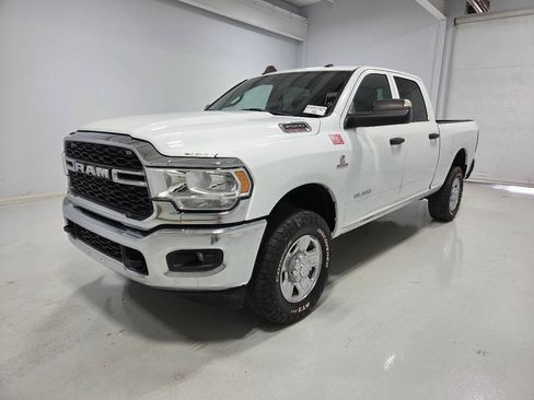 Used 2022 RAM 2500 Tradesman w/ Chrome Appearance Group AWD/4WD image 3