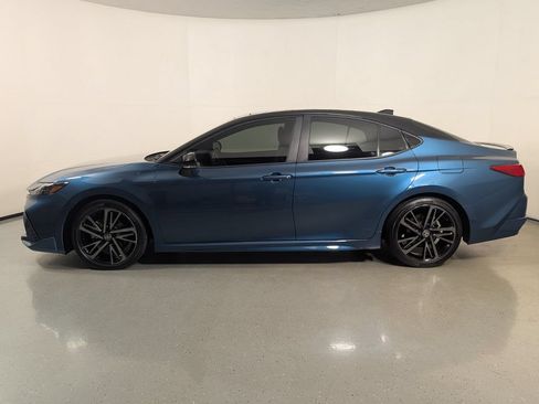Used 2025 Toyota Camry XSE FWD image 4