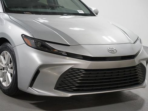 Used 2025 Toyota Camry LE w/ Convenience Package FWD image 4