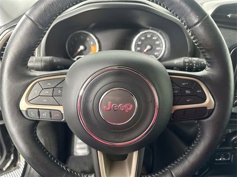 Used 2017 Jeep Renegade Limited image 22