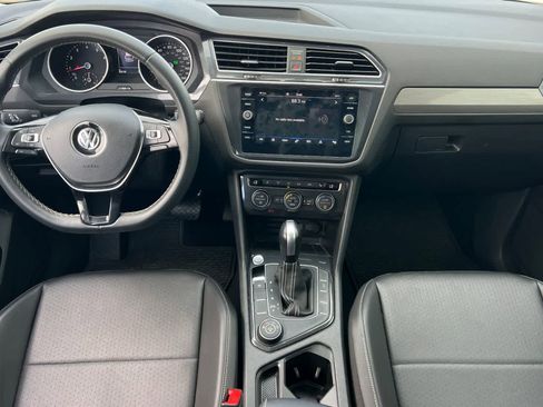 Used 2021 Volkswagen Tiguan SE w/ Panoramic Sunroof Package image 4