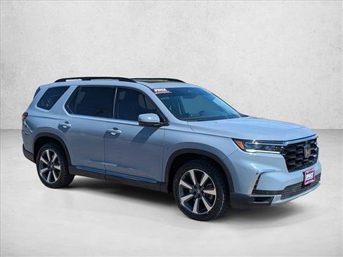 Used 2023 Honda Pilot Elite image 3
