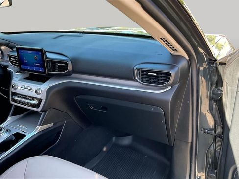 Used 2024 Ford Explorer XLT w/ Equipment Group 202A AWD/4WD image 18