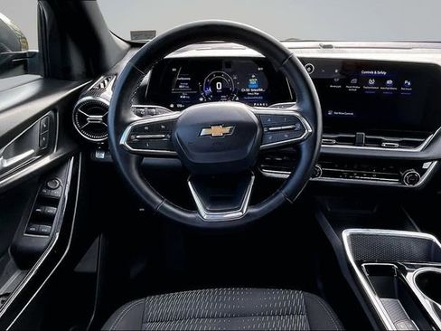 Used 2025 Chevrolet Equinox LT image 8