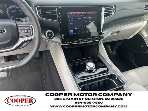 Used 2024 Jeep Wagoneer L Series II w/ Flexible Seating Group RWD image 28