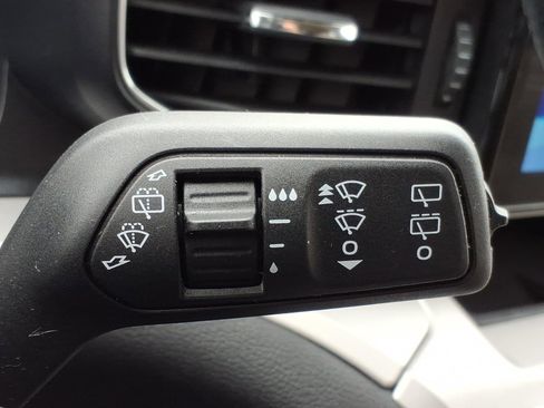 Used 2023 Ford Explorer XLT w/ Equipment Group 202A image 28