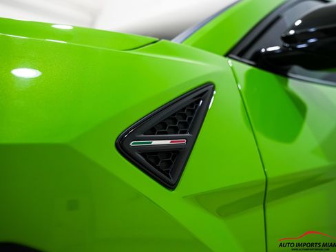 Used 2022 Lamborghini Urus AWD/4WD image 8
