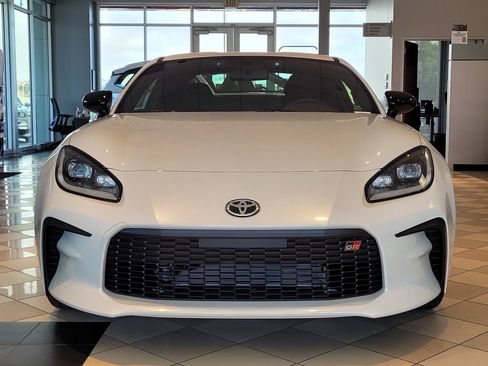 New 2026 Toyota GR86 RWD image 2