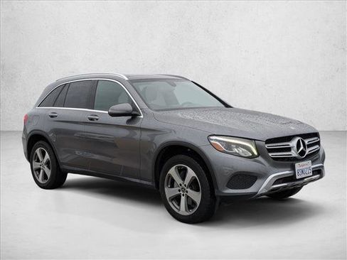 Used 2019 Mercedes-Benz GLC 300 4MATIC image 3