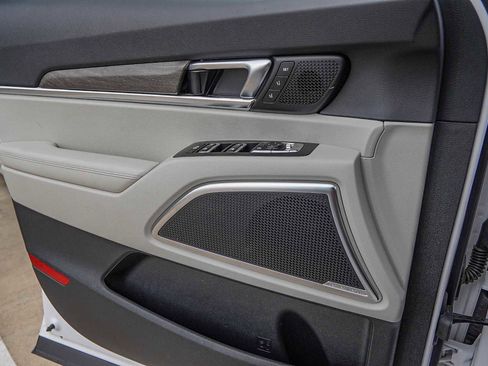 Certified 2022 Kia Telluride SX w/ SX Prestige Package image 24