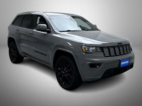 Used 2021 Jeep Grand Cherokee Laredo X AWD/4WD image 3