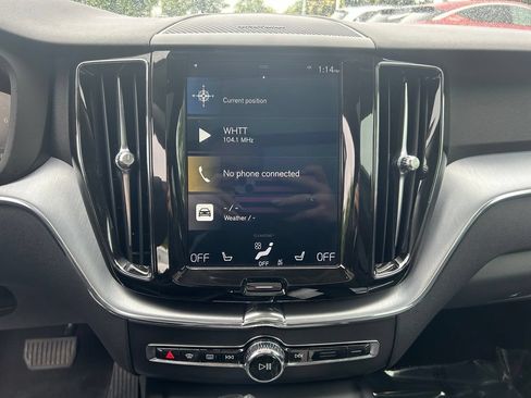 Used 2019 Volvo XC60 T6 Momentum w/ Multimedia Package AWD/4WD image 12