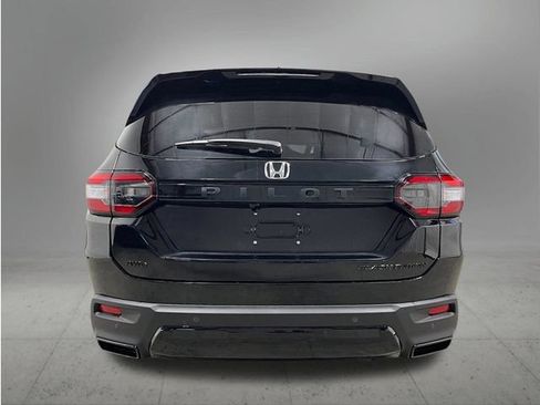New 2026 Honda Pilot Black Edition image 4