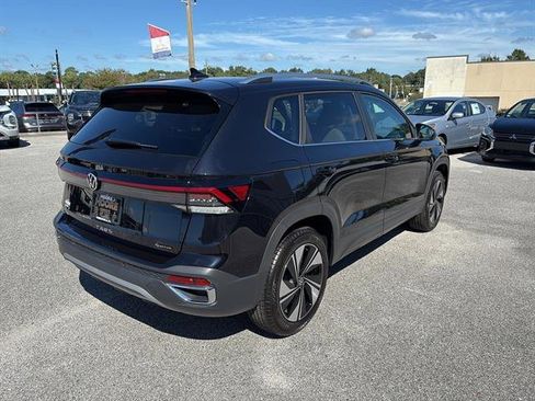 New 2025 Volkswagen Taos SE image 6