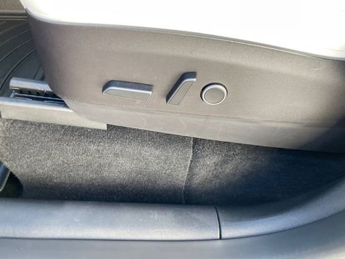 Used 2023 Tesla Model Y Performance image 34