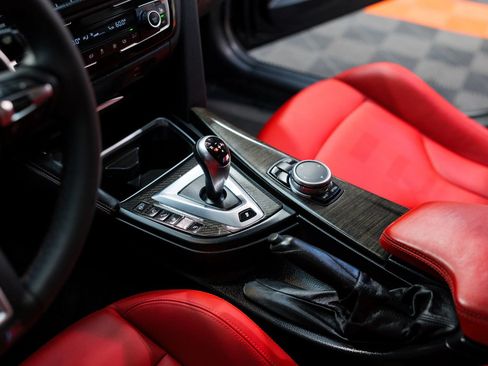 Used 2017 BMW M3 RWD image 21
