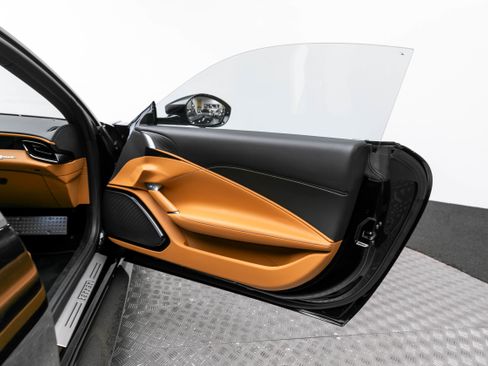 Certified 2024 Ferrari Roma image 34