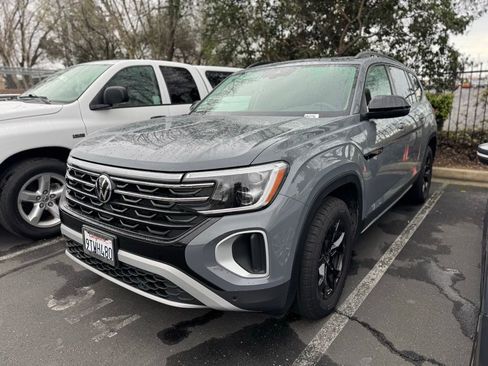 Certified 2025 Volkswagen Atlas Peak Edition SE image 3