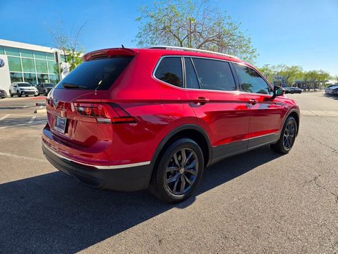 Used 2023 Volkswagen Tiguan SE w/ Panoramic Sunroof Package FWD image 5