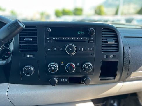 Used 2011 Chevrolet Silverado 2500 LT AWD/4WD image 17