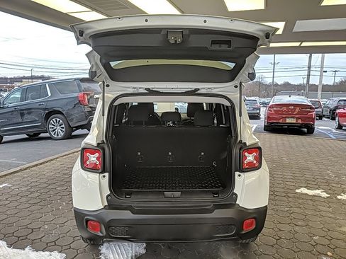 Used 2022 Jeep Renegade Latitude image 9