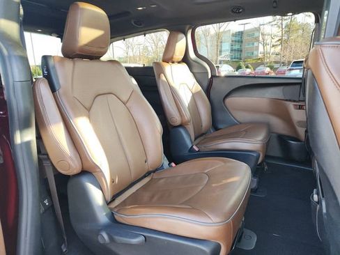 Used 2020 Chrysler Pacifica Limited w/ Advanced Safetytec Group image 18