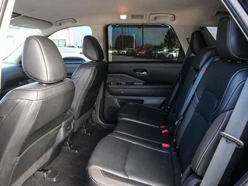 Used 2023 Nissan Pathfinder SL w/ Cargo Package FWD image 18