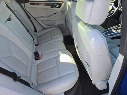 Used 2017 Porsche Macan S image 24