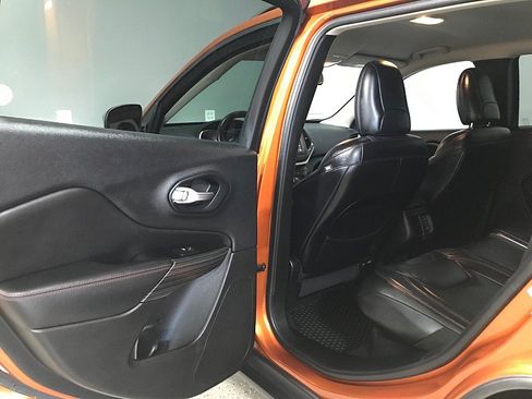 Used 2014 Jeep Cherokee Trailhawk w/ Leather Interior Group AWD/4WD image 18