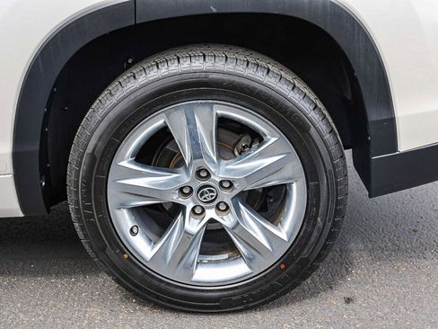 Used 2018 Toyota Highlander Limited FWD image 34