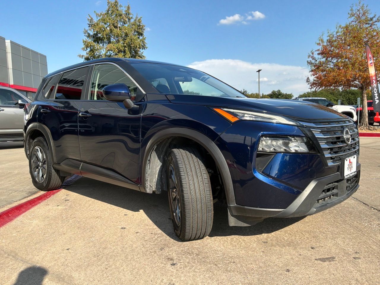 Used 2025 Nissan Rogue SV FWD image 4