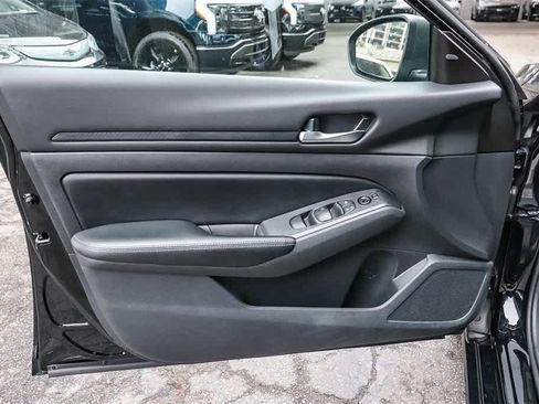 Used 2024 Nissan Altima 2.5 SV image 21