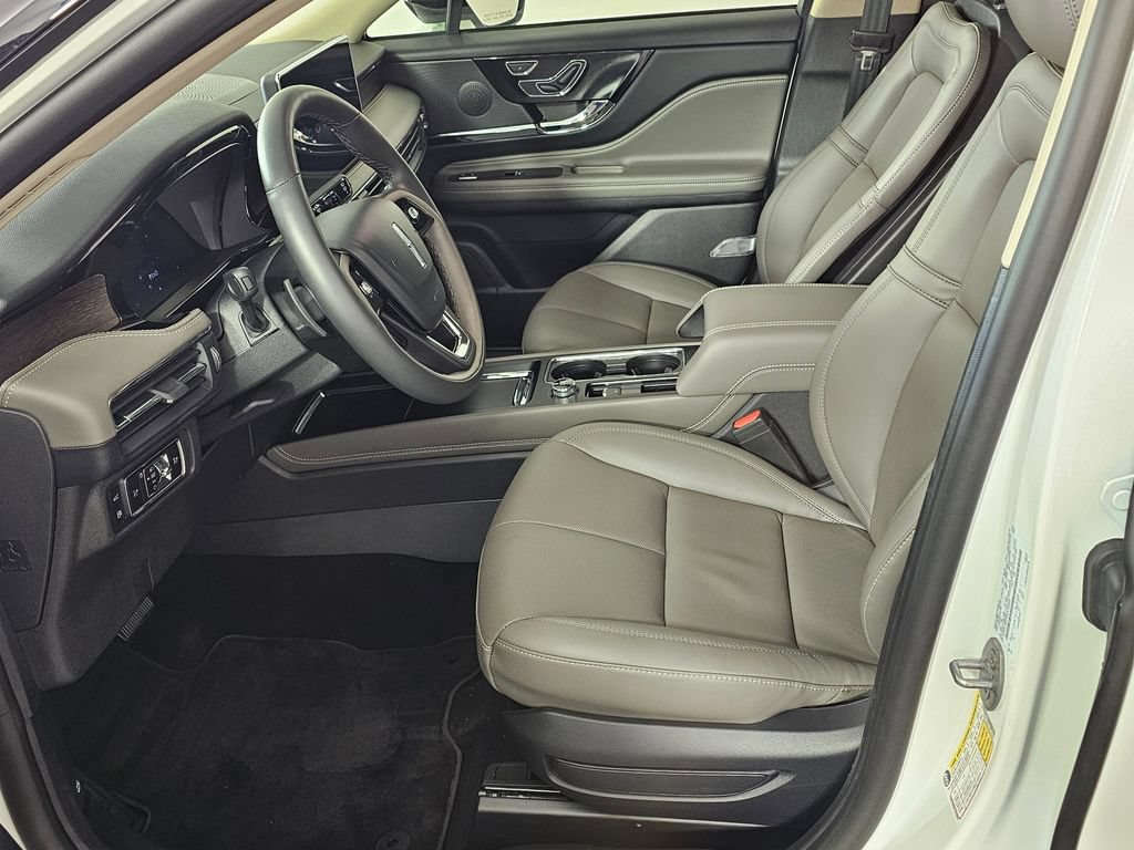 New 2025 Lincoln Corsair Grand Touring w/ Jet Appearance Package AWD/4WD image 24