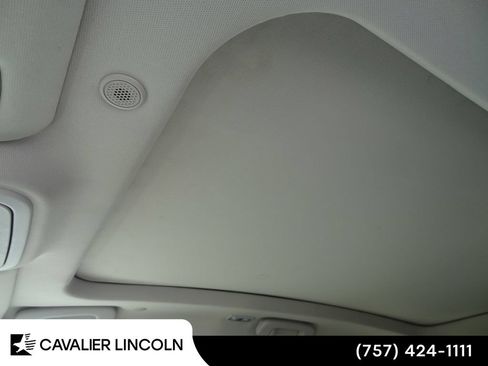 Used 2022 Lincoln Corsair AWD w/ Premium Package image 11
