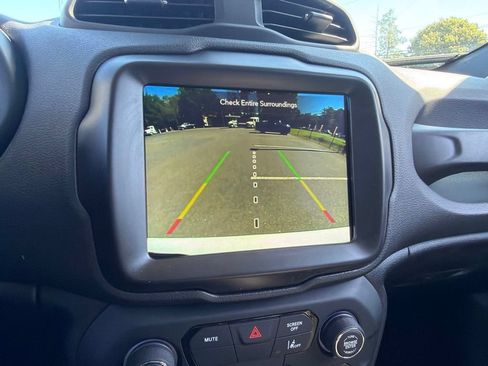 Used 2023 Jeep Renegade Latitude AWD/4WD image 11