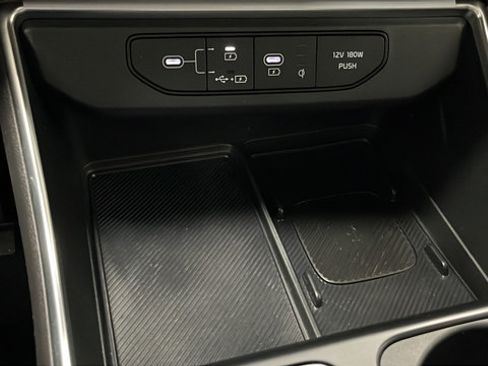 Used 2025 Kia Carnival SX FWD image 35
